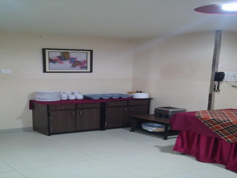 Hotel Savshanti Towers Vadodara Bagian luar foto