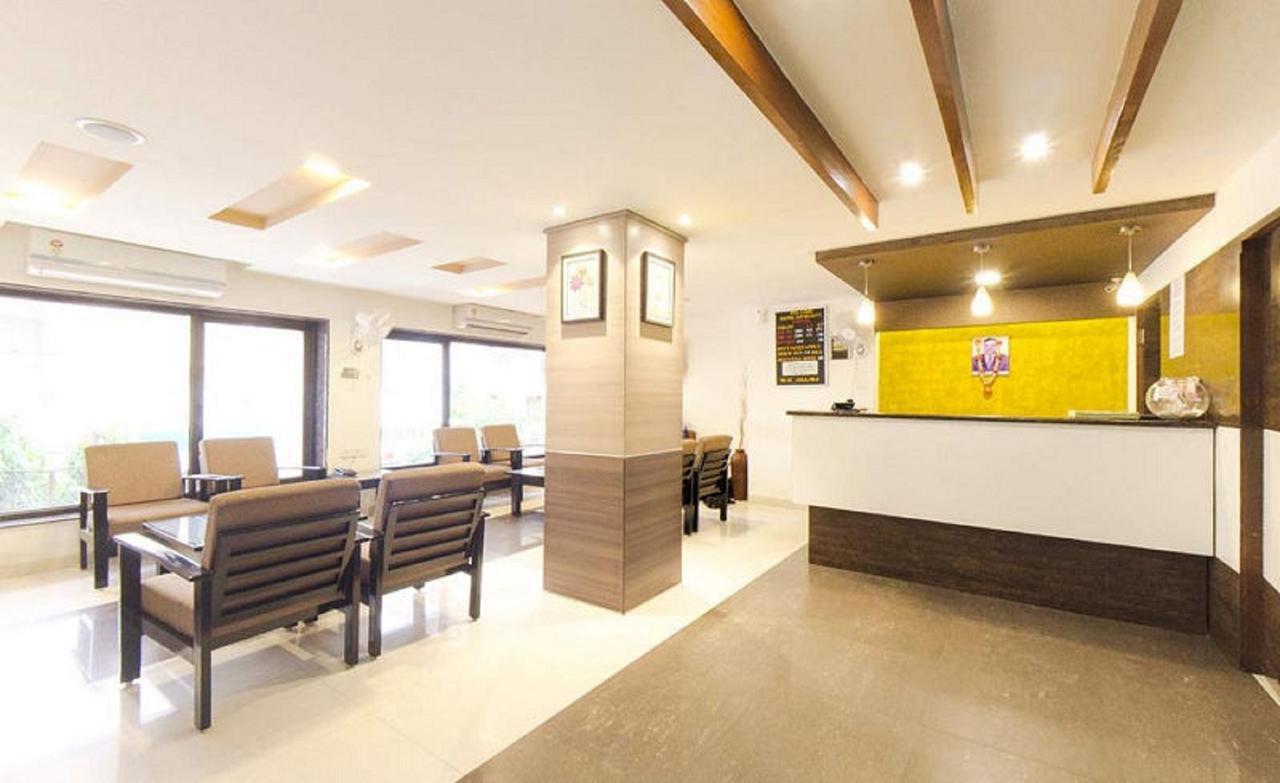 Hotel Savshanti Towers Vadodara Bagian luar foto