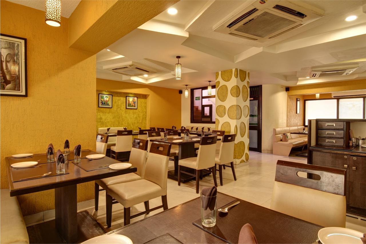 Hotel Savshanti Towers Vadodara Bagian luar foto