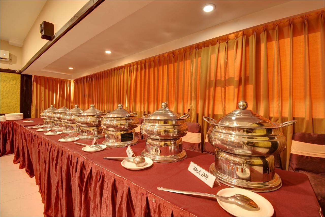 Hotel Savshanti Towers Vadodara Bagian luar foto