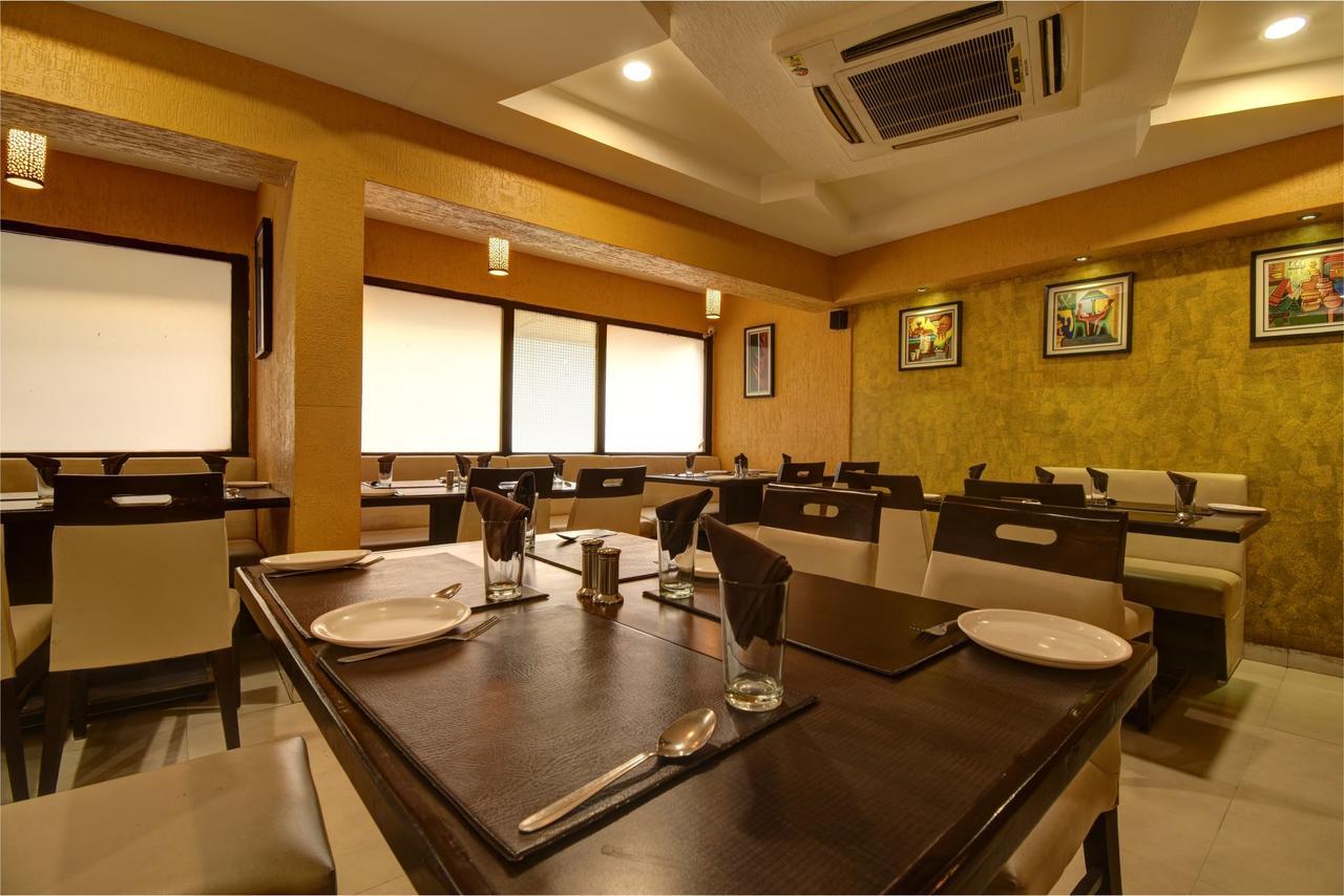 Hotel Savshanti Towers Vadodara Bagian luar foto